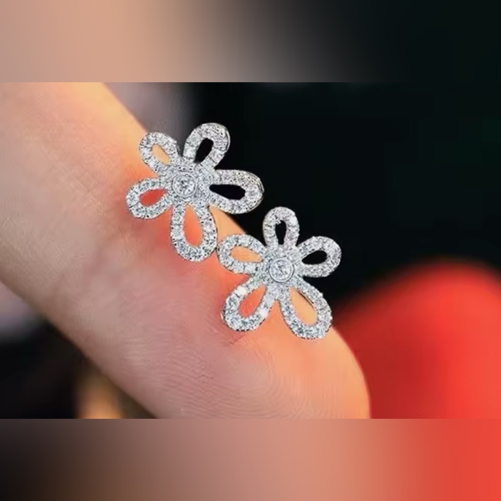 Floral stud earrings